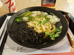Wonton soup with noodles at FJ Veggie 芳珍蔬食 in Taipei