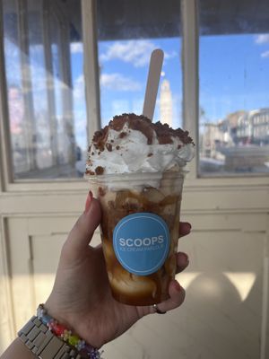 The dreamiest vegan sundae with lotus biscoff flavouring!  at Scoops in Herne Bay