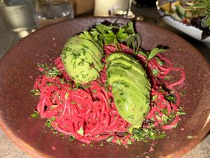 Pasta mit roter Beete und Avocado  at GRUTA in Funchal