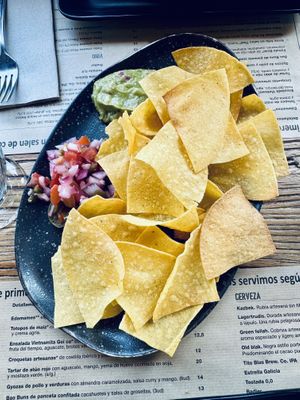 Totopos  at Punta Malabata in Portugalete
