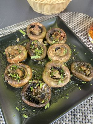 Champiñones al ajillo   at La Regina Restaurante in Madrid
