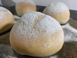 天然酵母パン at Leaves of Grass in Wakayama