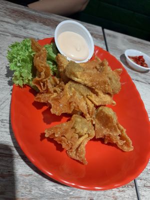Fried wantan with vegan mayo at Kang Su Vegetarian 康素 - Orchard in Central Singapore