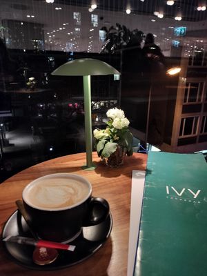 Cappuccino mit hafermilch at IVY Tagesbar in Munich