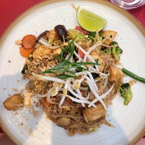 Pad Thai avec Tofu sans œuf! Magnifique! at Tuk Tuk Thai Cafe in Cannes