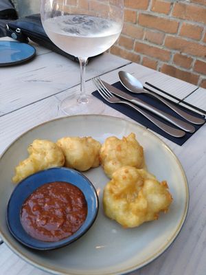 Vegan appetizer: crunchy cauliflower at Restaurant Oost in Roosendaal