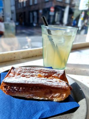 Almond koek and apple/rhubarb juice at WAY Plant Based Bake House in Ghent