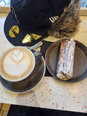 Cappuccino et croissant aux amandes at WAY Plant Based Bake House in Ghent