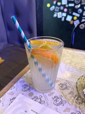 The lemonade had fresh lemons and orange slices in it #Veganuary at Buła z Musztardą in Poznan