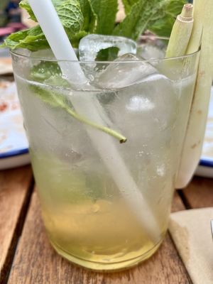 Wild fizz: homemade iced tea  at MazzelTov! in Roosendaal