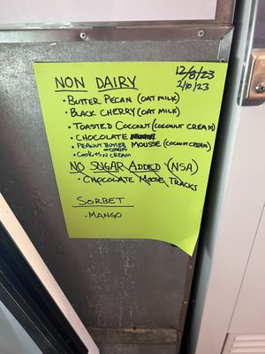 The current vegan house made options😻 ALL so good. The toasted coconut was the most creamy.   at South Pier Creamery and Market in South Haven