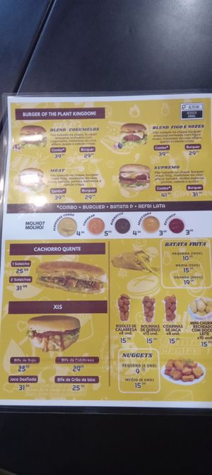 Cardápio recheado de opções deliciosas [foto tirada em junho/2025] at MilaVeg Lanches in Porto Alegre