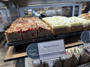 cake  at Dean & David - Hbf in Frankfurt