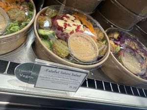bowl #Veganuary at Dean & David - Hbf in Frankfurt