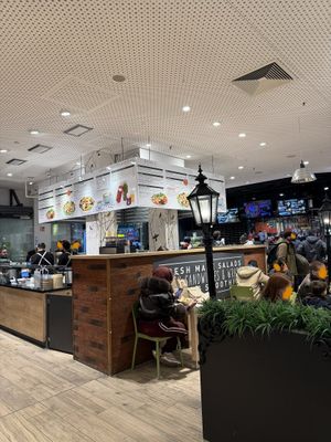 seating area  at Dean & David - Hbf in Frankfurt