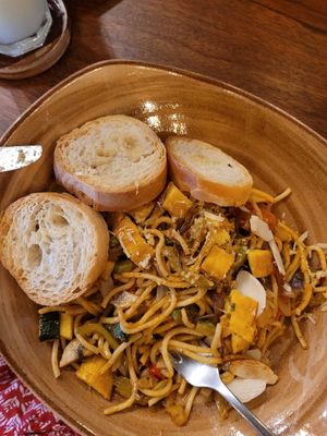 pasta vegana con maduro at Tierras Amazónicas in Leticia