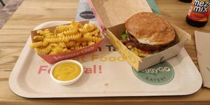 ¡Ay, caramba! burger and fries with cheeze dip at VeggyGO in Aachen