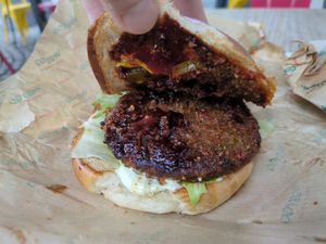 BBQ burger - behind the scenes at VeggyGO in Aachen