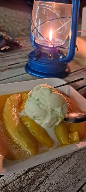 Gegrillte Banane mit Rum und Kokoseis. at TUBTIM Restaurant in Koh Samet