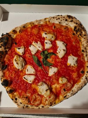 Pizza Margherita at L'Antica Pizzeria da Michele in Hamburg