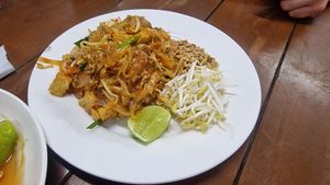 Vegan pad thai at Omsin Restaurant in Koh Samui