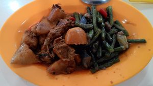 potato curry and fried beans at Fou Guang Yuan Vegetarian Food in Central Singapore