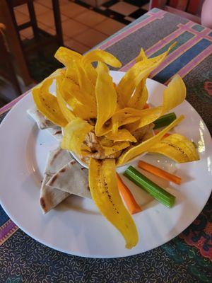 Chipotle hummus at Los Almendros Restaurant Esterillos Oeste in Puntarenas
