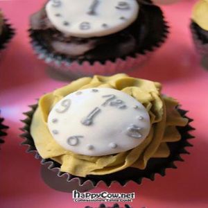 vegan dark chocolate and pistachio cupcakes at Claudia Lotta Sweet Designer in Turin