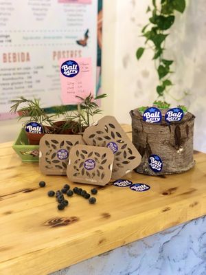 Punto de venta de arándanos de Cantabria  at Huna Poké House in Loredo