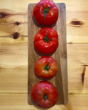 Tomates de galizano  at Huna Poké House in Loredo