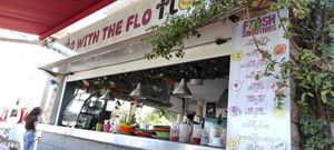 Evidence of satisfied people leaving empty dishes at Flo's in Tenerife