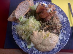 Buffet salad at Damunt un cel de fil in Terrassa