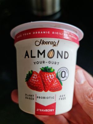Almond yoghurt at Lemon Farm - Thong Lor in Bangkok