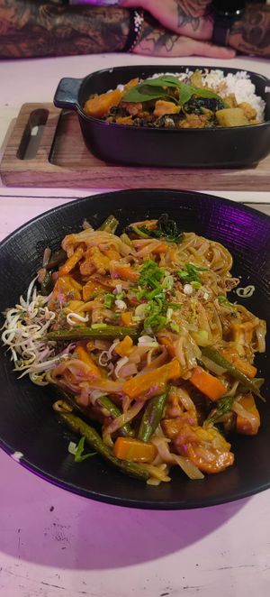 Pad thai with tofu at Wyn's Penida Cafe in Penida Island