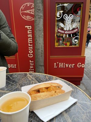 Vegan Sandwich and white wine  at Disneyland - The Gourmet Vegan in Chessy