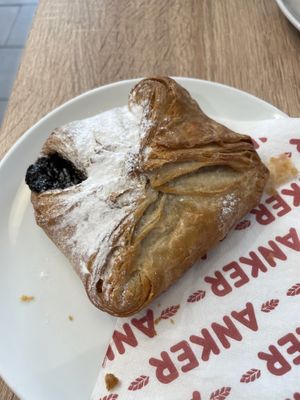 Plum pastry   at Anker - Hoher Markt in Vienna