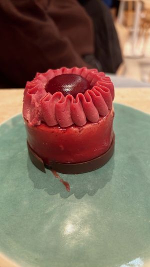 postre de berries  at Ethique Plant-based in Istanbul