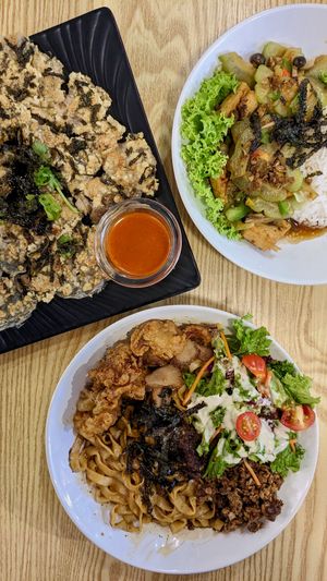 Vegan Minced Meat Mala Lion Mane Dry Pan Mee, Bitter Gourd Tofu Seaweed Rice, Orh Luak at So Green in East Singapore