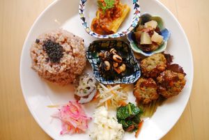Lunch set, macrobiotic at Life Gallery in Oita