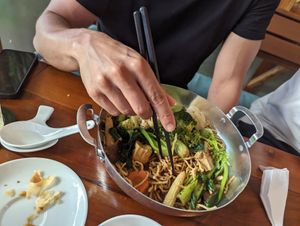 Crispy noodles with vegetables at Nhà Hàng Chay NẤM in Phu Quoc