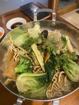 Crispy noodle   at Nhà Hàng Chay NẤM in Phu Quoc