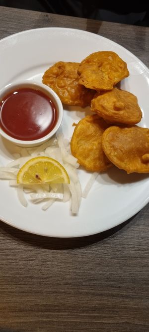 Alu tikki at Razias in Airdrie