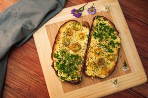 Tostadas Aguacate y Cherry con crema de aguacate y especias, germinado de alfalfa, tomate cherry, kale y semillas de girasol, 170gr. at Gaia Food & Market - Maybe closed in Medellin