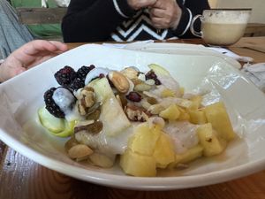 Bowl de frutas  at Musabbaha Vegan Bakery in Puebla