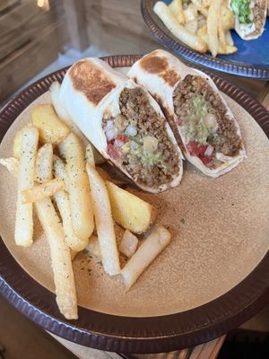 Burrito mit mexikanischem Reis und Tofu  at Viva 45° in Miyakojima