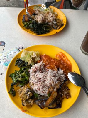 Today try the cook. Is nice, but the food slightly cold  at Ming Yi Vegetarian 明意素 in Central Singapore