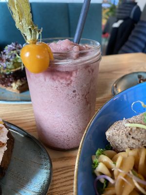 Shake orded with oat milk to make it vegan  at Copper Bay Superfood & Coffee in Frankfurt