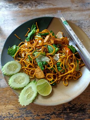 Yellow noodles with tofu at Long Thai Food in Koh Phangan