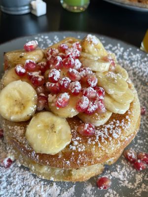 Pancakes with banana and berries (Vegan) at Mundi Café in Charneca Da Caparica