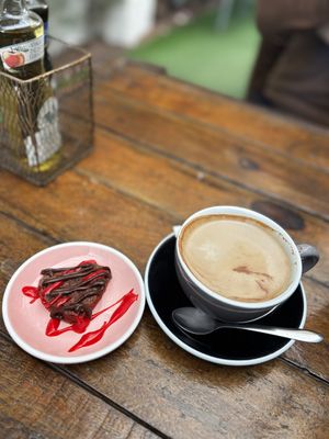 Oat milk cappuccino   at Mundi Café in Charneca Da Caparica